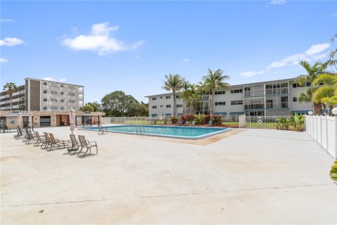 Copropriété à vendre à Hollywood, Floride: 2 chambres, 83.52 m2 № 2067988 - photo 18