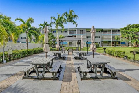 Copropriété à vendre à Hollywood, Floride: 2 chambres, 83.52 m2 № 2067988 - photo 17