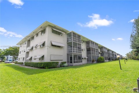 Copropriété à vendre à Hollywood, Floride: 2 chambres, 83.52 m2 № 2067988 - photo 14
