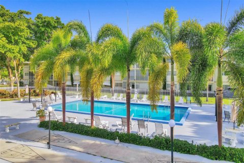Copropriété à vendre à Hollywood, Floride: 2 chambres, 83.52 m2 № 2067988 - photo 22