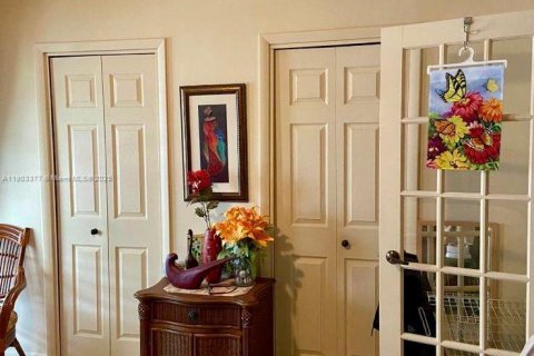 Condo in Miami, Florida, 1 bedroom  № 1954388 - photo 10