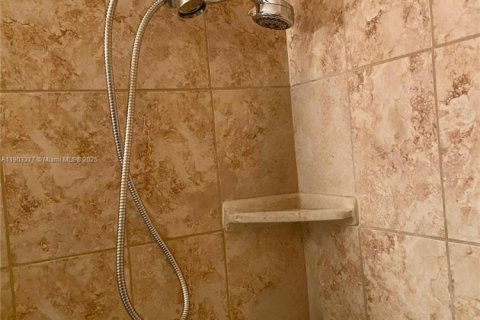 Condo in Miami, Florida, 1 bedroom  № 1954388 - photo 14