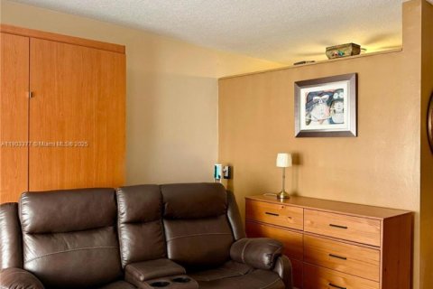 Condo in Miami, Florida, 1 bedroom  № 1954388 - photo 6