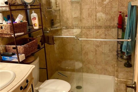 Condo in Miami, Florida, 1 bedroom  № 1954388 - photo 13
