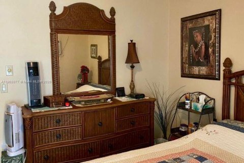 Condo in Miami, Florida, 1 bedroom  № 1954388 - photo 12