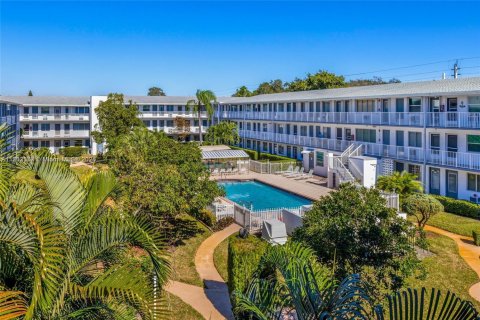 Condo in Miami, Florida, 1 bedroom  № 1954388 - photo 2