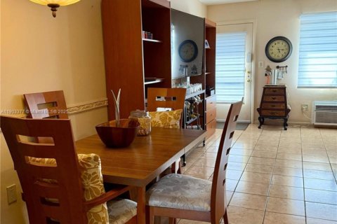 Condo in Miami, Florida, 1 bedroom  № 1954388 - photo 7