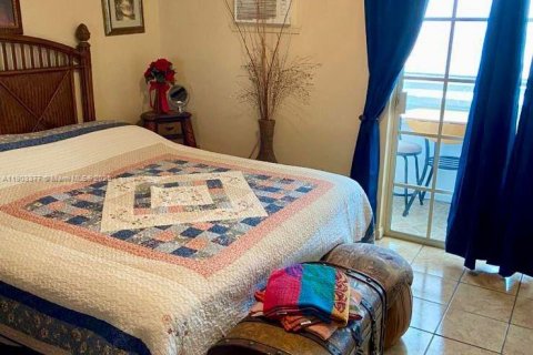 Condo in Miami, Florida, 1 bedroom  № 1954388 - photo 9