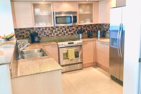 Copropriété à louer à Sunny Isles Beach, Floride: 2 chambres, 132.2 m2 № 1998292 - photo 4