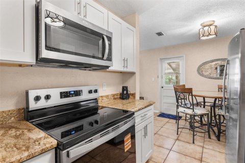 Casa en venta en Fruitland Park, Florida, 3 dormitorios, 75.81 m2 № 2237378 - foto 18
