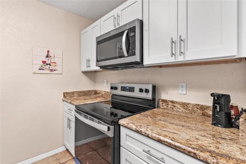 Casa en venta en Fruitland Park, Florida, 3 dormitorios, 75.81 m2 № 2237378 - foto 17