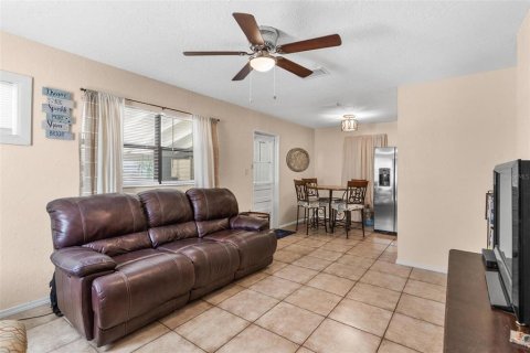 Casa en venta en Fruitland Park, Florida, 3 dormitorios, 75.81 m2 № 2237378 - foto 10
