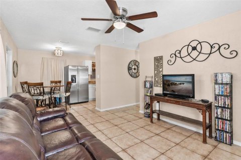 Casa en venta en Fruitland Park, Florida, 3 dormitorios, 75.81 m2 № 2237378 - foto 11