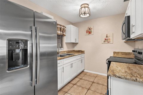 Casa en venta en Fruitland Park, Florida, 3 dormitorios, 75.81 m2 № 2237378 - foto 15