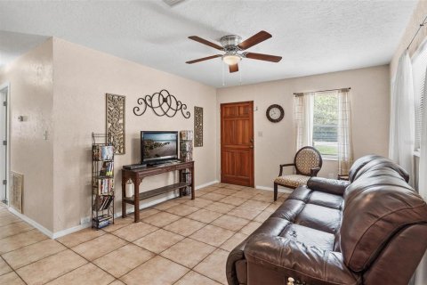 Casa en venta en Fruitland Park, Florida, 3 dormitorios, 75.81 m2 № 2237378 - foto 12