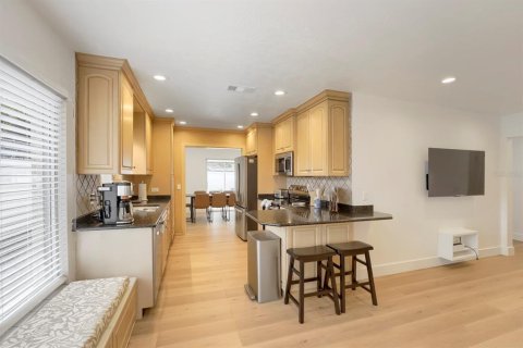 Купить виллу или дом в Семинол, Флорида 7 комнат, 145.11м2, № 2321240 - фото 10