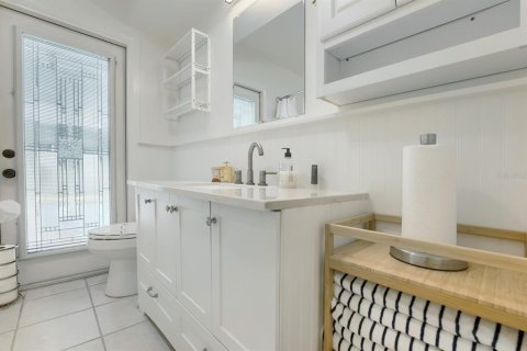 Купить виллу или дом в Семинол, Флорида 7 комнат, 145.11м2, № 2321240 - фото 16