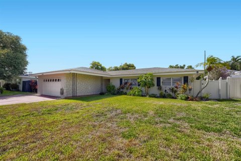 Casa en Seminole, Florida 3 dormitorios, 145.11 m2 № 2321240