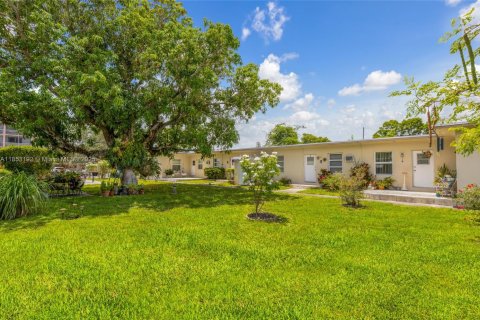 Commercial property in Hollywood, Florida 208.84 sq.m. № 1880055 - photo 1