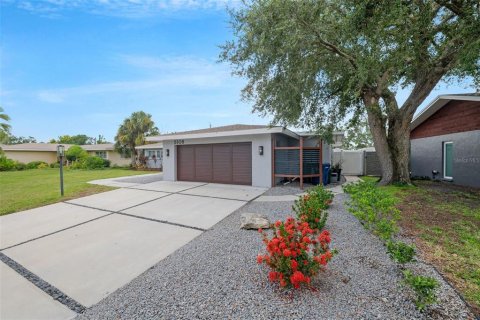 House in Sarasota, Florida 3 bedrooms, 169.08 sq.m. № 1849917 - photo 3