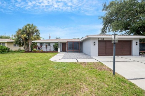 House in Sarasota, Florida 3 bedrooms, 169.08 sq.m. № 1849917 - photo 1