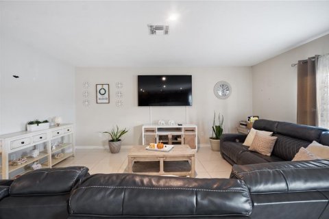 Casa en venta en Kissimmee, Florida, 4 dormitorios, 201.41 m2 № 1899762 - foto 16