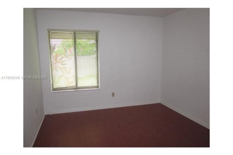 Снять в аренду виллу или дом в Майами, Флорида 3 спальни, 179.21м2, № 1989681 - фото 8