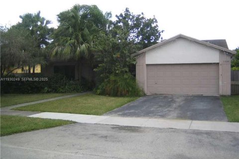 Снять в аренду виллу или дом в Майами, Флорида 3 спальни, 179.21м2, № 1989681 - фото 11