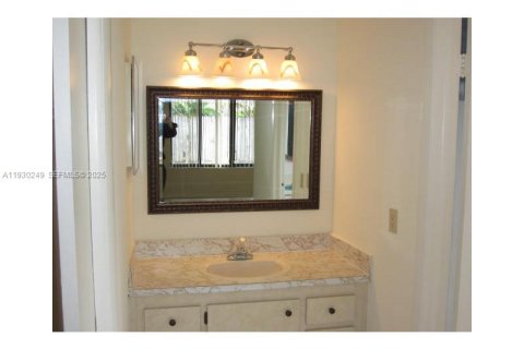 Снять в аренду виллу или дом в Майами, Флорида 3 спальни, 179.21м2, № 1989681 - фото 12