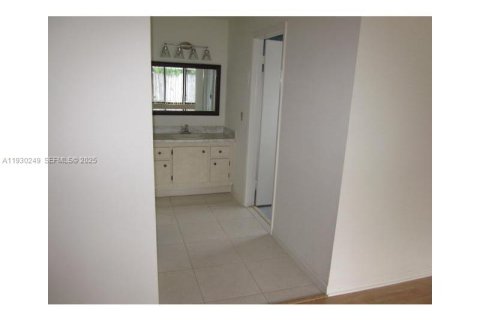 Снять в аренду виллу или дом в Майами, Флорида 3 спальни, 179.21м2, № 1989681 - фото 13