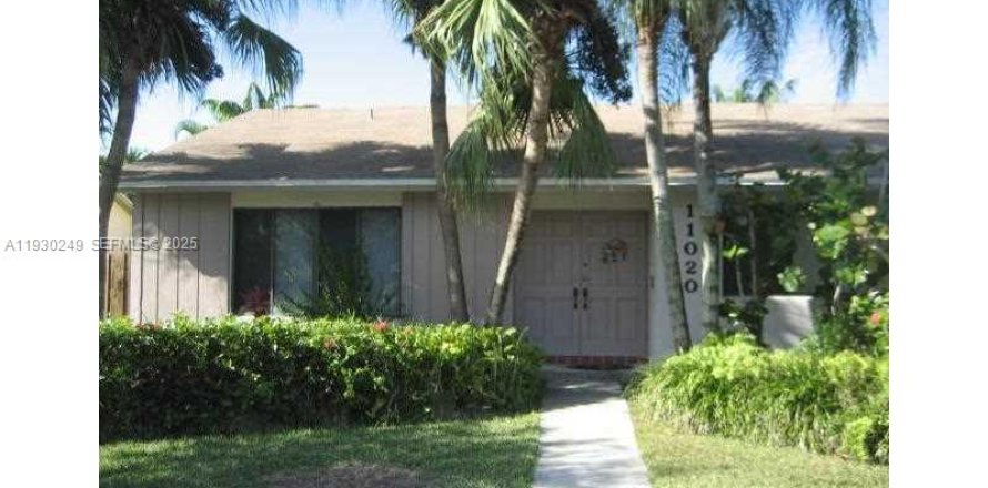 Дом в Майами, Флорида 3 спальни, 179.21м2 № 1989681