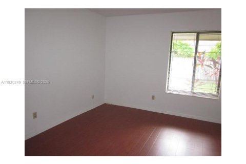 Снять в аренду виллу или дом в Майами, Флорида 3 спальни, 179.21м2, № 1989681 - фото 9