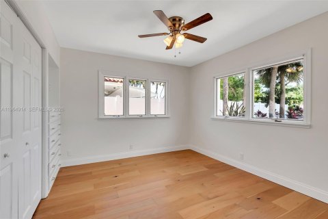 Casa en alquiler en Fort Lauderdale, Florida, 5 dormitorios, 341.23 m2 № 2026330 - foto 15