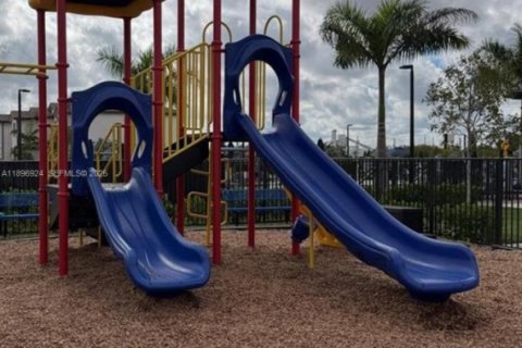 Снять в аренду таунхаус в Майами, Флорида 3 спальни, 123.65м2, № 1948484 - фото 16