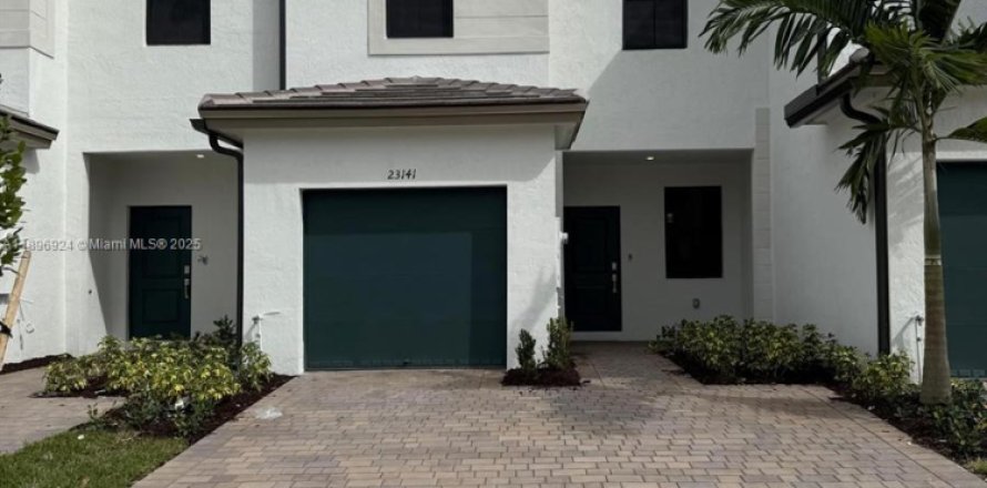 Adosado en Miami, Florida 3 dormitorios, 123.65 m2 № 1948484