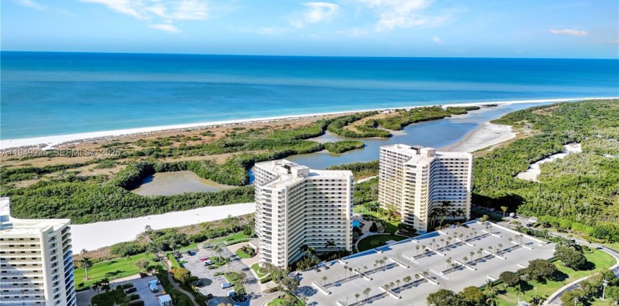 Condo in Marco Island, Florida, 2 bedrooms  № 2153020