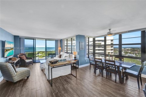 Condo in Marco Island, Florida, 2 bedrooms  № 2153020 - photo 10