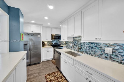 Condo in Marco Island, Florida, 2 bedrooms  № 2153020 - photo 16