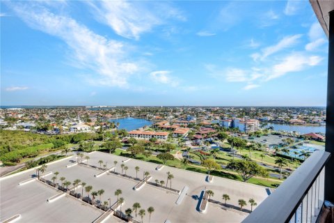 Condo in Marco Island, Florida, 2 bedrooms  № 2153020 - photo 24