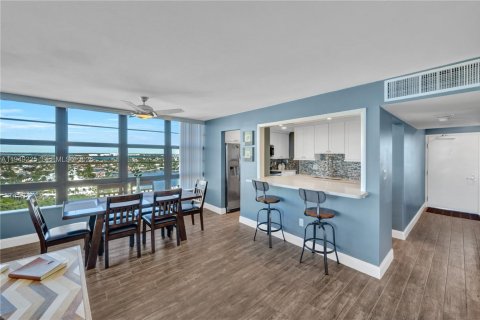 Condo in Marco Island, Florida, 2 bedrooms  № 2153020 - photo 8