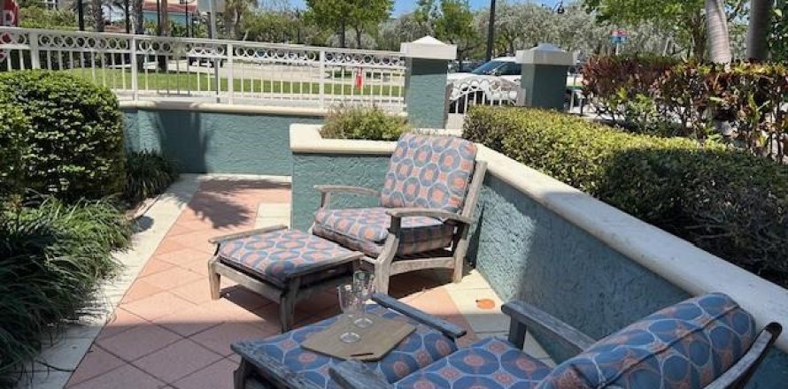 Townhouse in Deerfield Beach, Florida 3 bedrooms, 216.18 sq.m. № 1102080