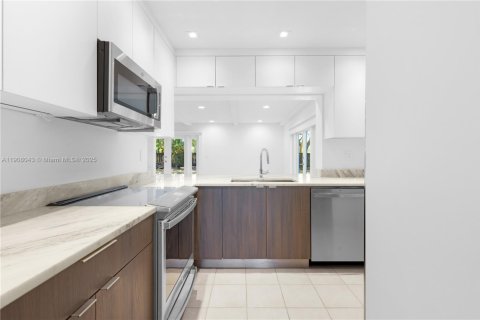 Casa en alquiler en Palmetto Bay, Florida, 3 dormitorios, 175.77 m2 № 1967751 - foto 16