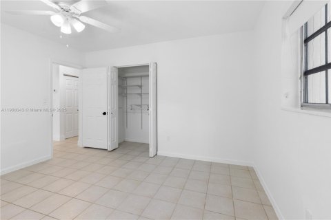 Casa en alquiler en Palmetto Bay, Florida, 3 dormitorios, 175.77 m2 № 1967751 - foto 28