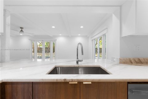 Casa en alquiler en Palmetto Bay, Florida, 3 dormitorios, 175.77 m2 № 1967751 - foto 17