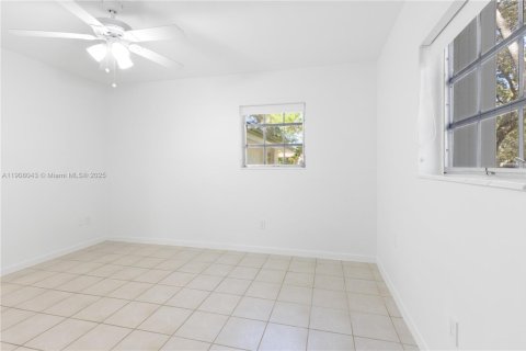 Casa en alquiler en Palmetto Bay, Florida, 3 dormitorios, 175.77 m2 № 1967751 - foto 30