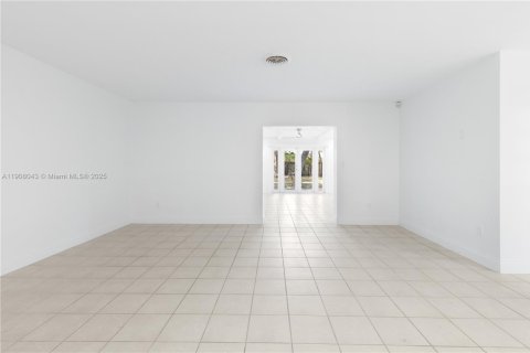 Casa en alquiler en Palmetto Bay, Florida, 3 dormitorios, 175.77 m2 № 1967751 - foto 6