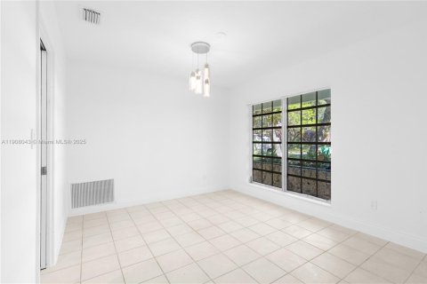 Casa en alquiler en Palmetto Bay, Florida, 3 dormitorios, 175.77 m2 № 1967751 - foto 19
