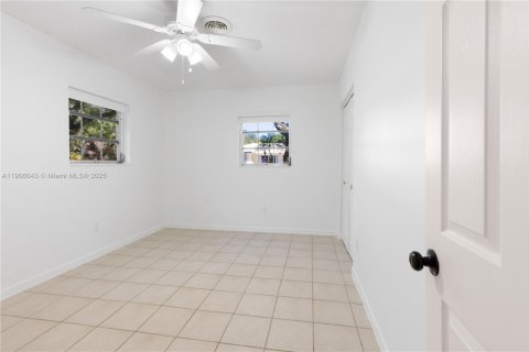 Casa en alquiler en Palmetto Bay, Florida, 3 dormitorios, 175.77 m2 № 1967751 - foto 29