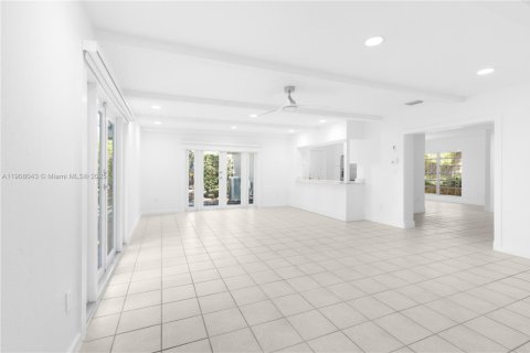 Casa en alquiler en Palmetto Bay, Florida, 3 dormitorios, 175.77 m2 № 1967751 - foto 12