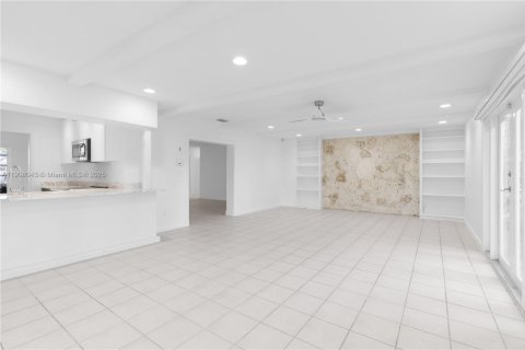 Casa en alquiler en Palmetto Bay, Florida, 3 dormitorios, 175.77 m2 № 1967751 - foto 13